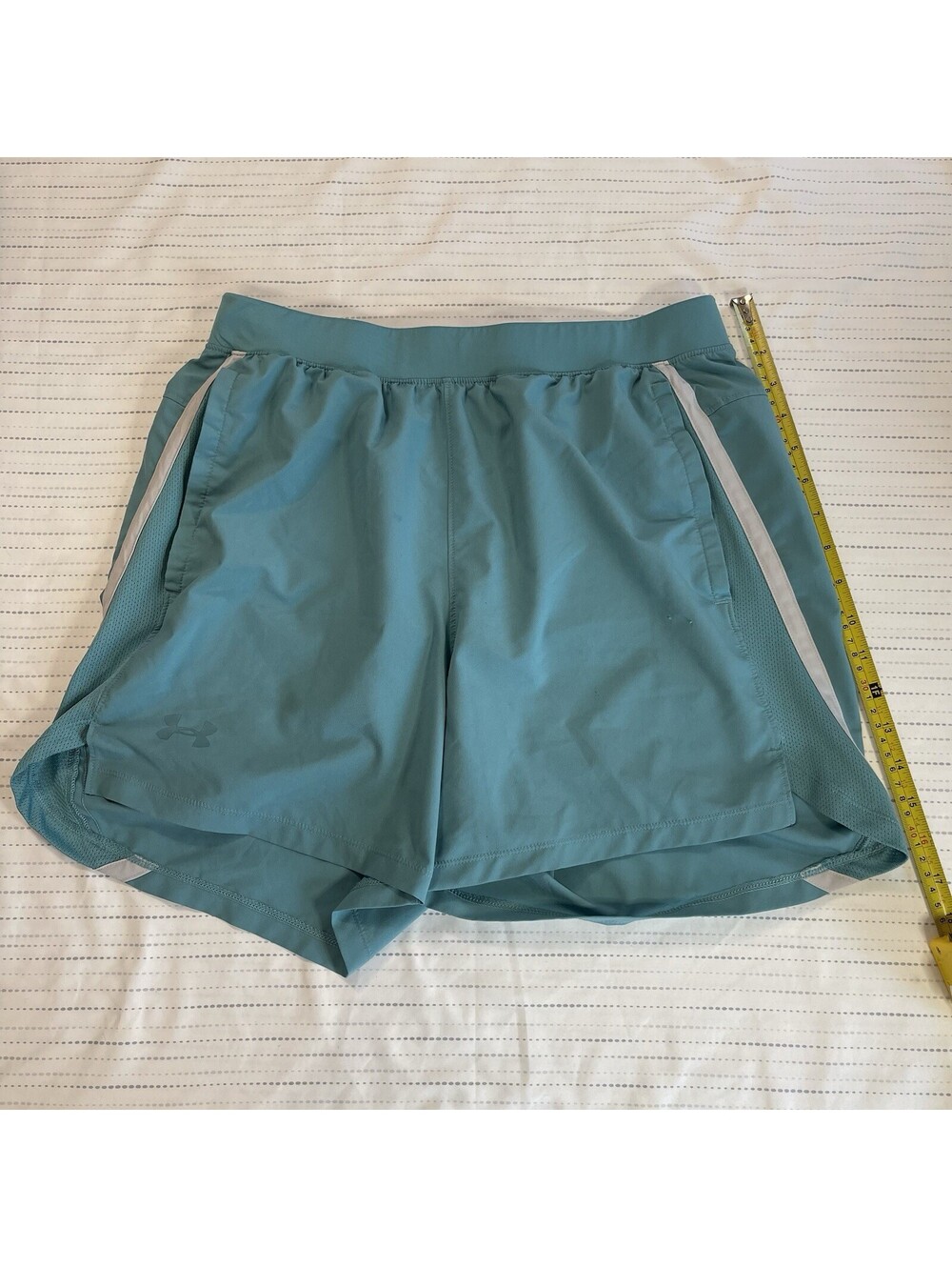 Under Armour Men's Heat Gear Fitted Light Blue Running Shorts Size L